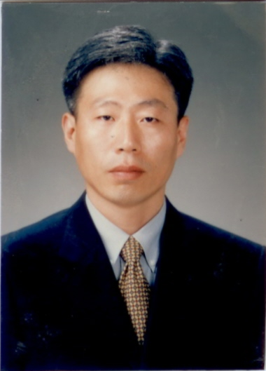 윤남일 교수 증명사진